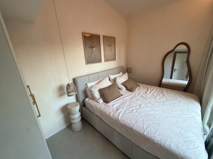 Slaapkamer met kingsize bed